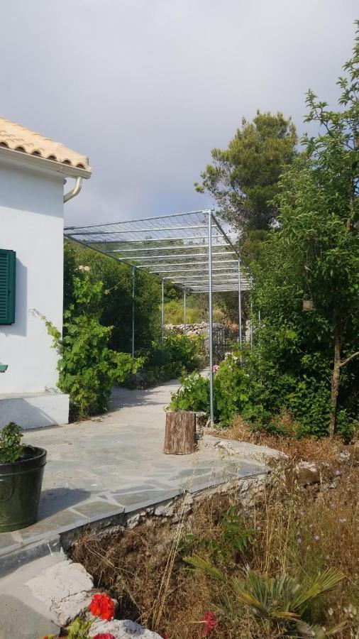 Appartement Dorinda à Agia Marina  Extérieur photo