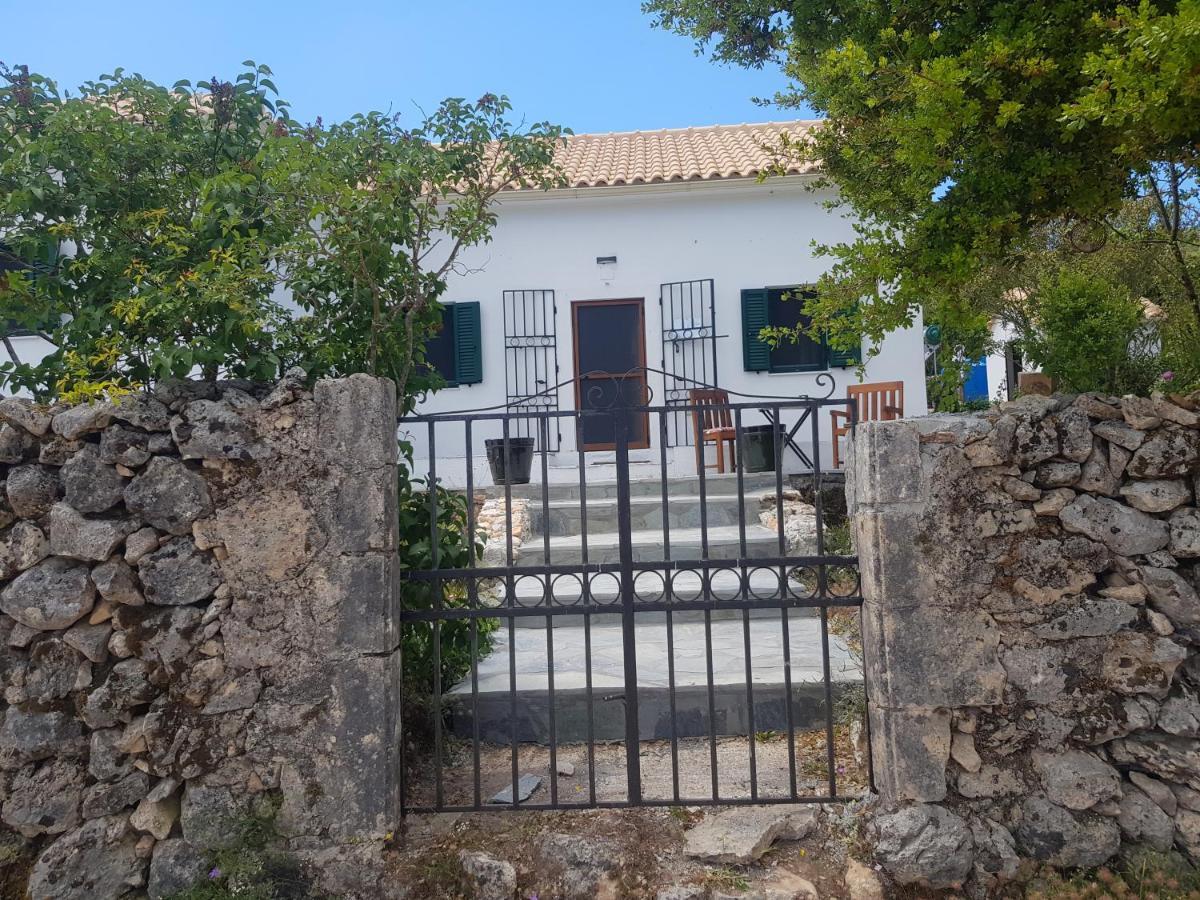 Appartement Dorinda à Agia Marina  Extérieur photo