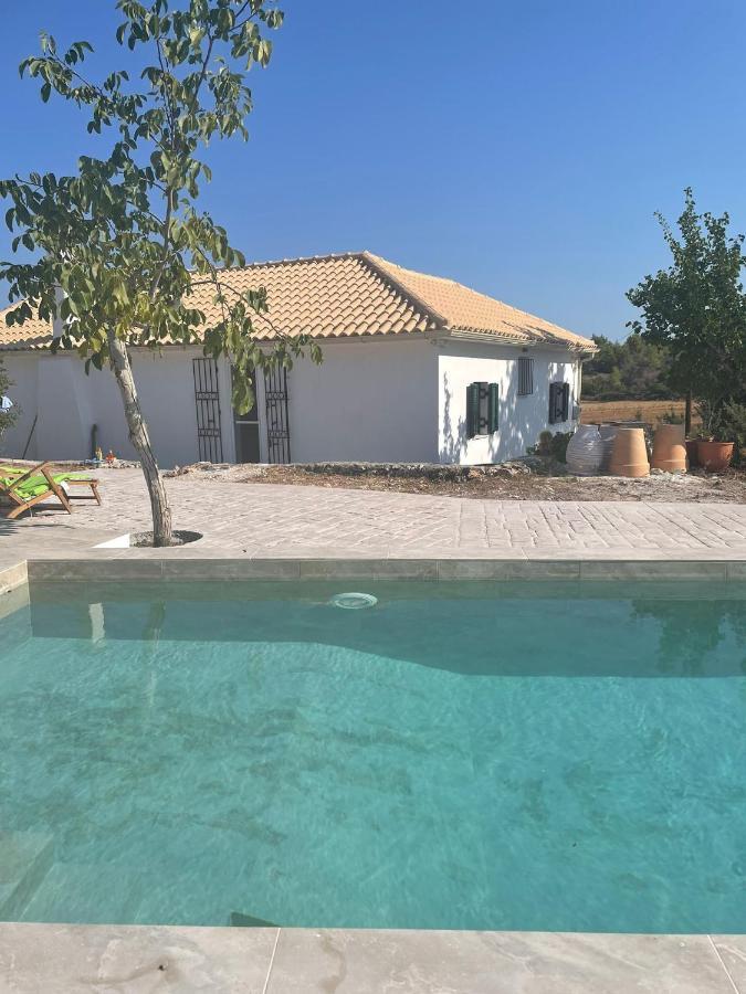 Appartement Dorinda à Agia Marina  Extérieur photo